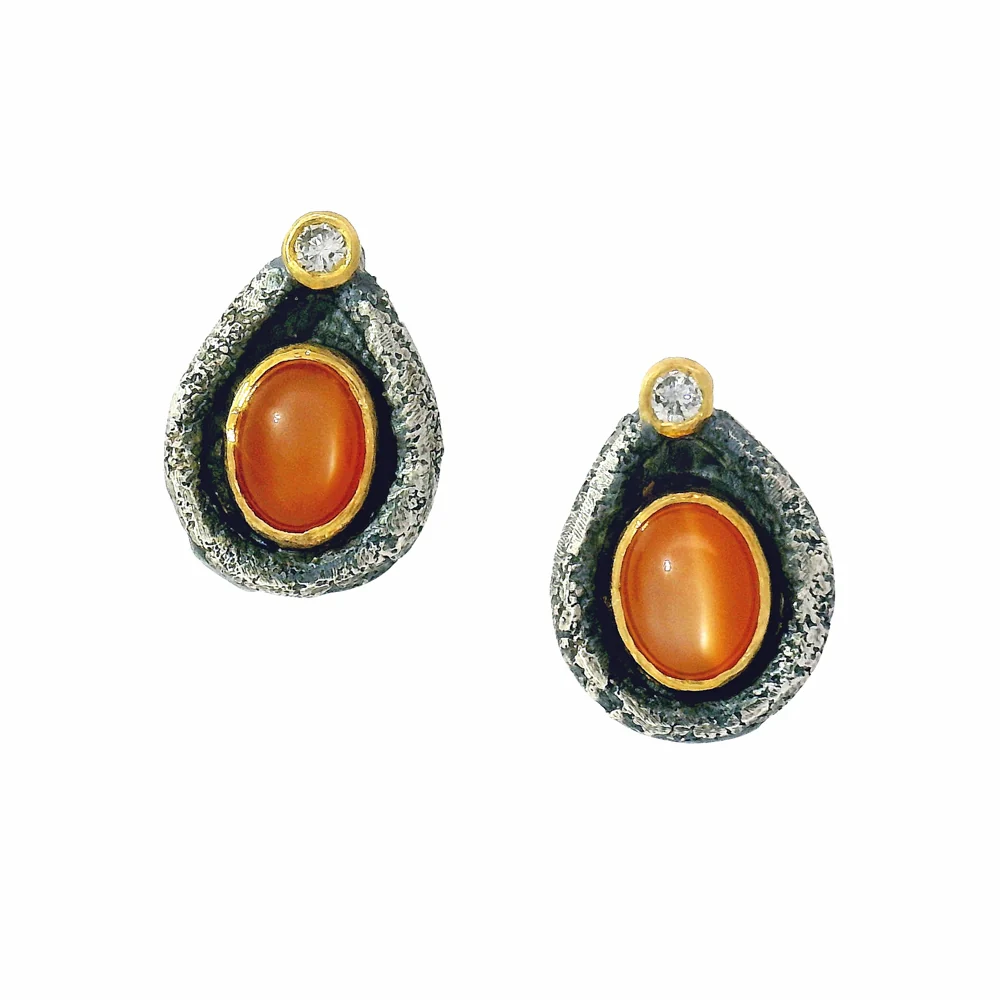 Peach Cat-Eye Moonstone Stud Earrings - "Vetus Felinus"