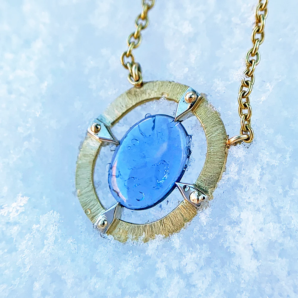 One-of-a-Kind Yogo Sapphire Two Tone Gold Necklace - "Floating Majesty" - Image 8